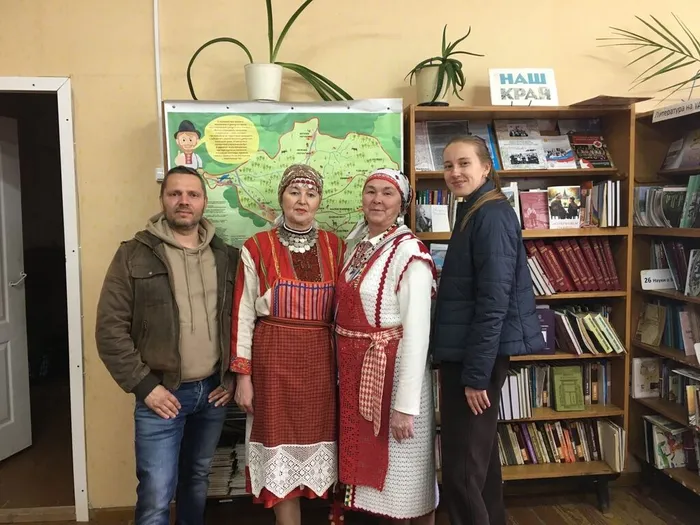 На фото Кайсина А.Г и Кайсина Г.Д с журналистами ГТРК Вятка