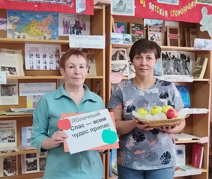 На фото организаторы мероприятия, посвящённому Яблочному Спасу